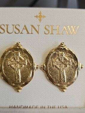 Susan Shaw Cross Intaglio Studs (NWT)